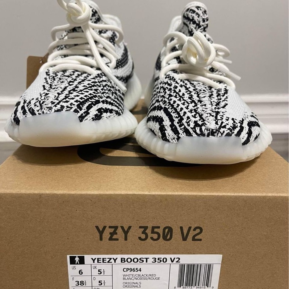 YEEZY BOOST 350 V2